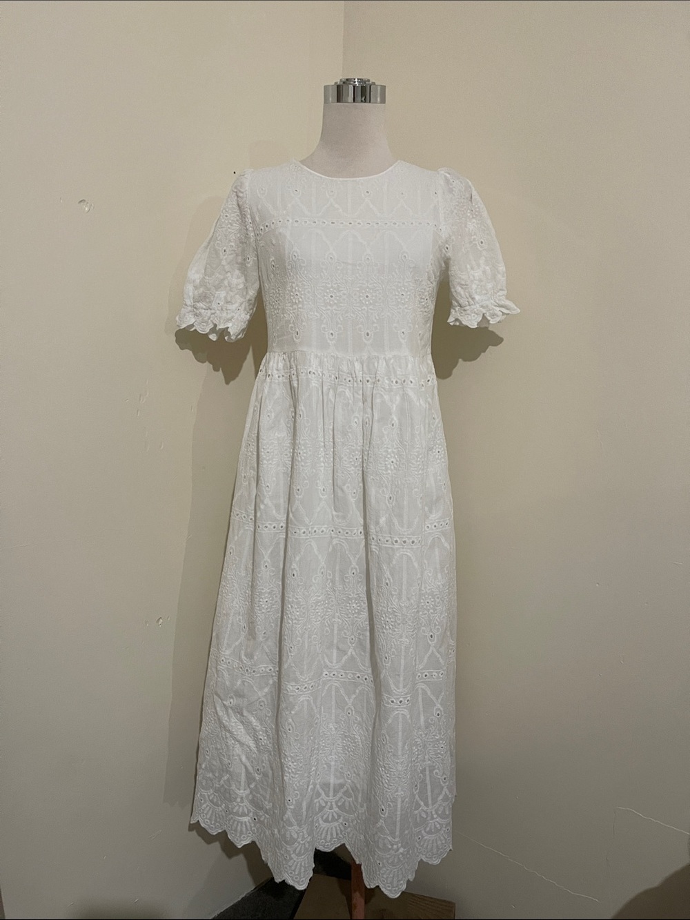 Classic White Eyelet Midi Dress with Puff Sleeves